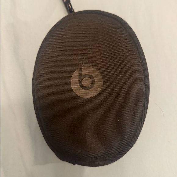 Beats Case - Picture 1 of 3